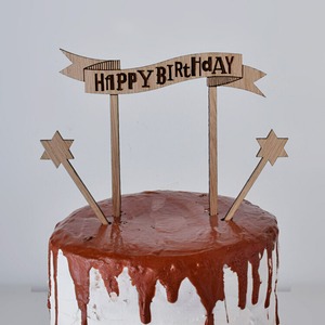 【MOONTIC】"Happy Birthday" ヴィンテージレターウッドケーキトッパー ＆ ヘクサグラム スティック