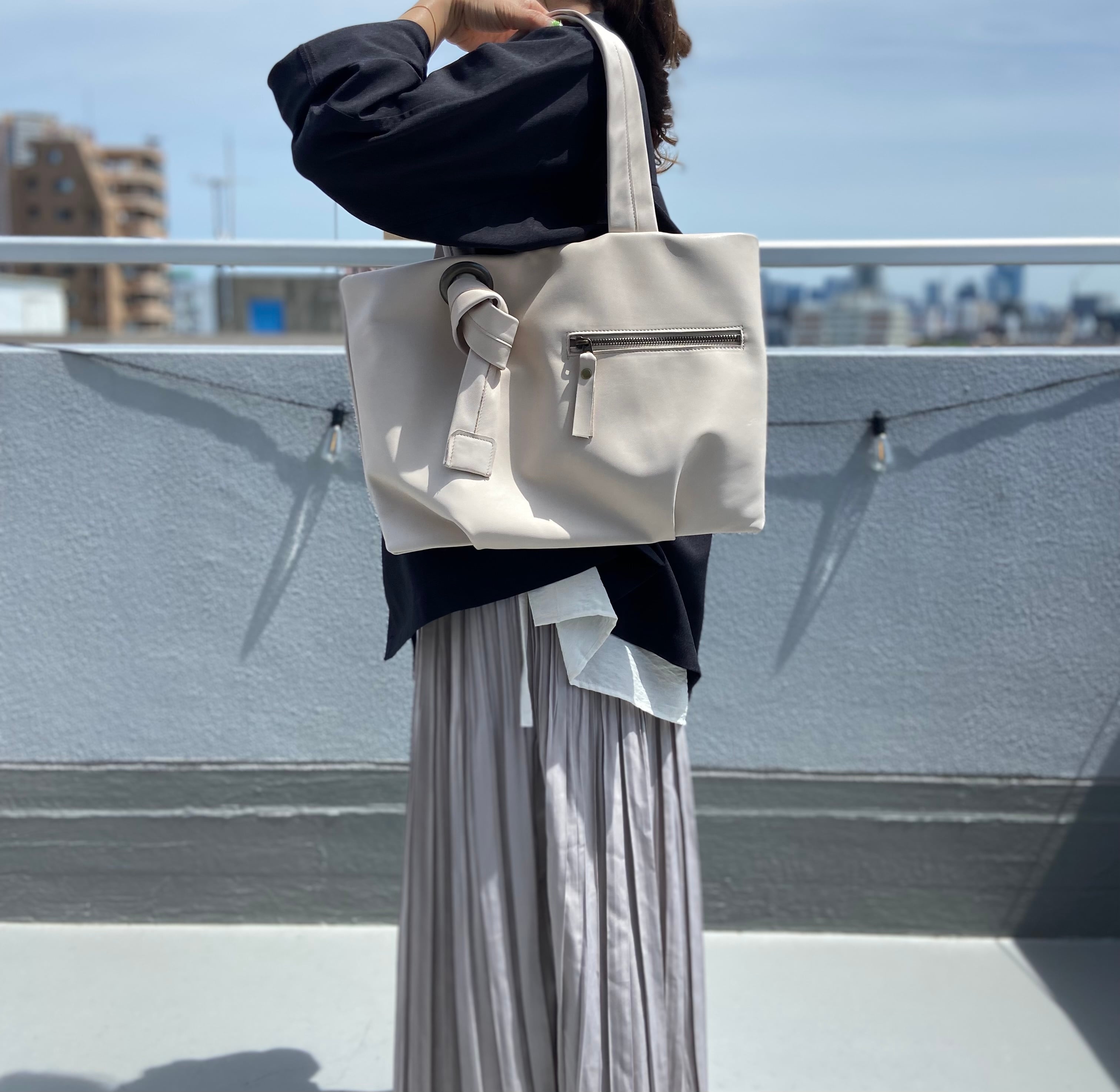 馬革＊コンパクトA4トートバッグ＊オフホワイト＊ソフト＊軽量＊A4収納