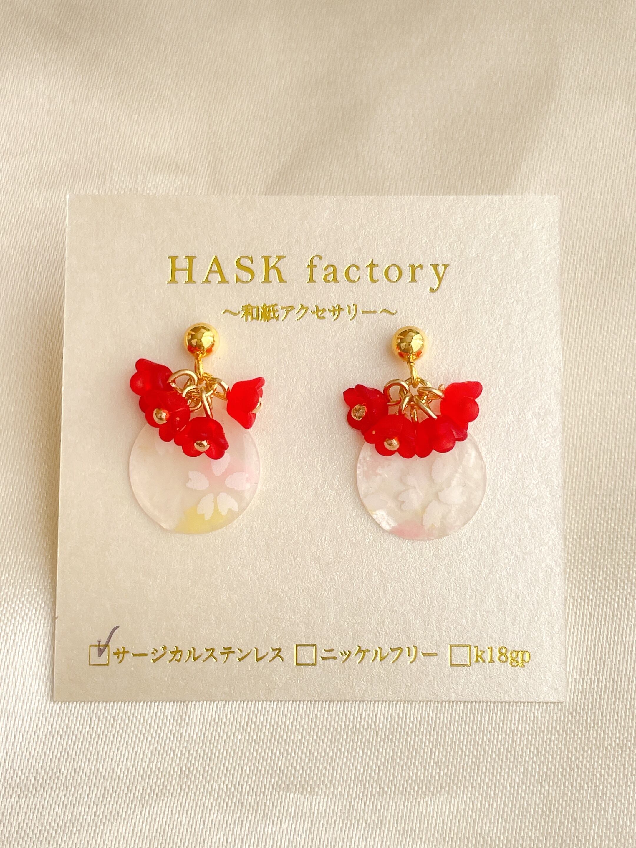 ビーズ刺繍 バイカラー お花 サージカルステンレス ピアス ホワイト