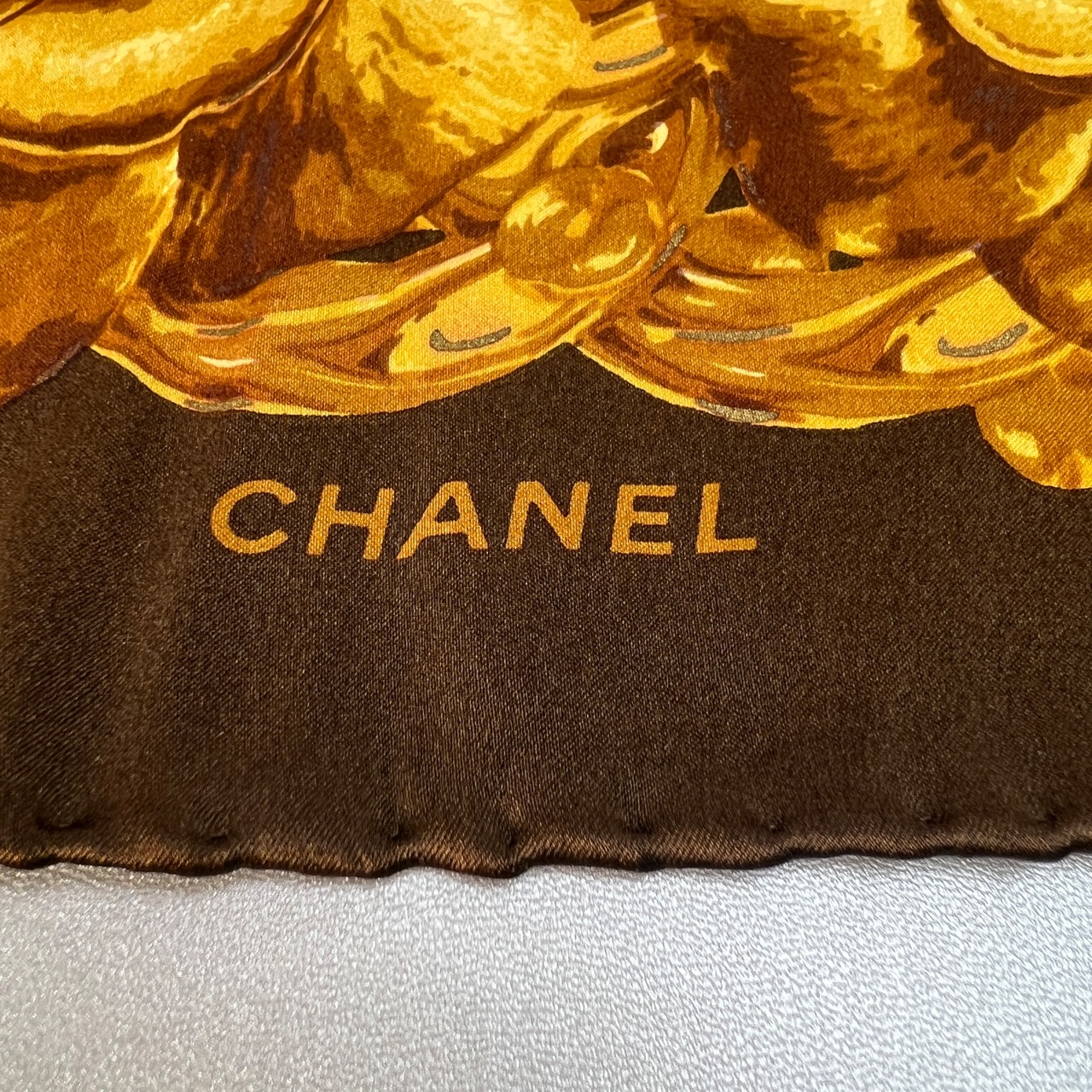 CHANEL シャネル  タグ付き シルク スカーフ ブラウン A-9937