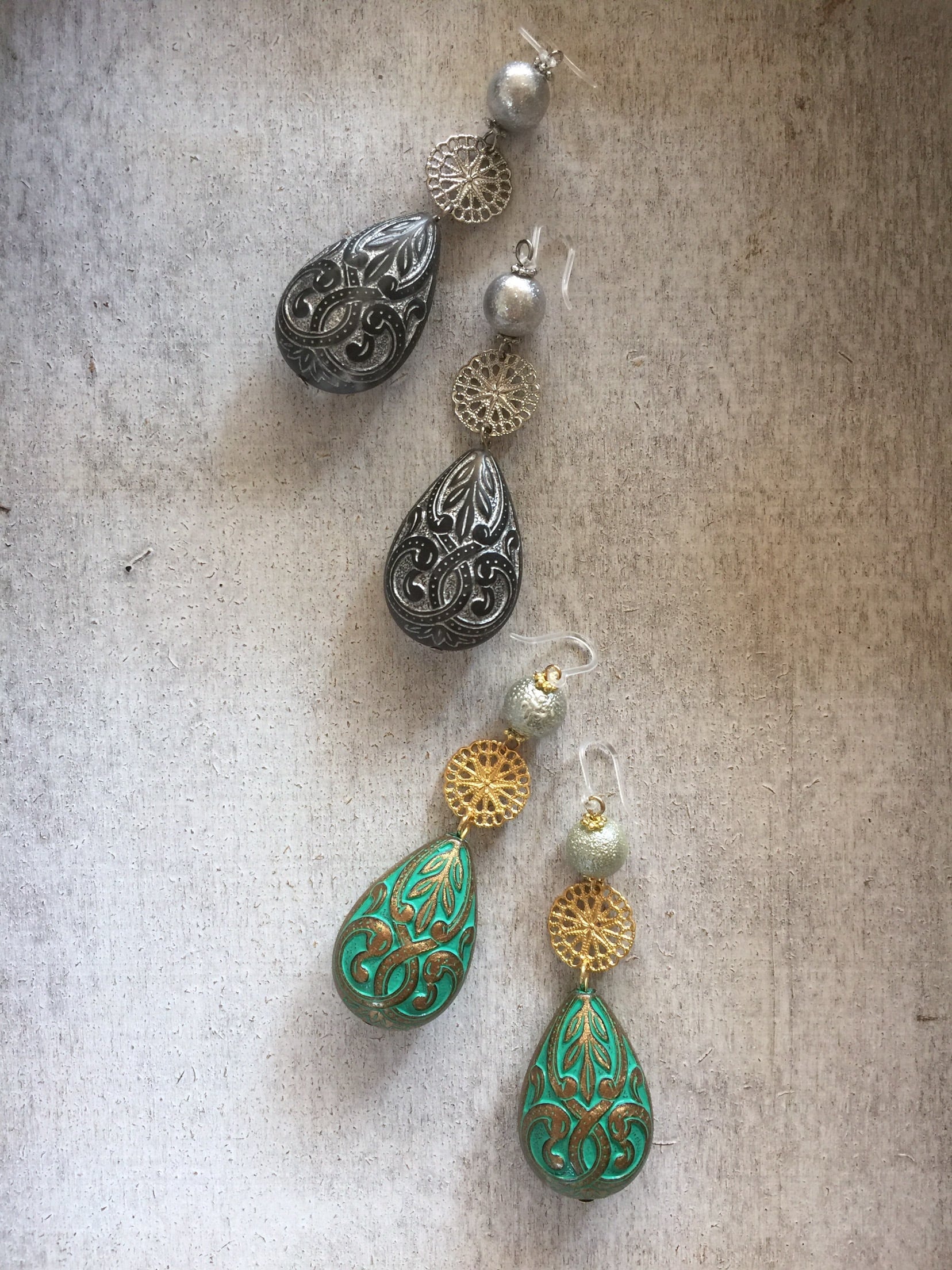 ドイツ製アクリルビーズのドロップピアス | shuhana accessories