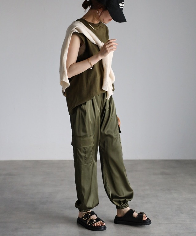 サテンカーゴパンツ