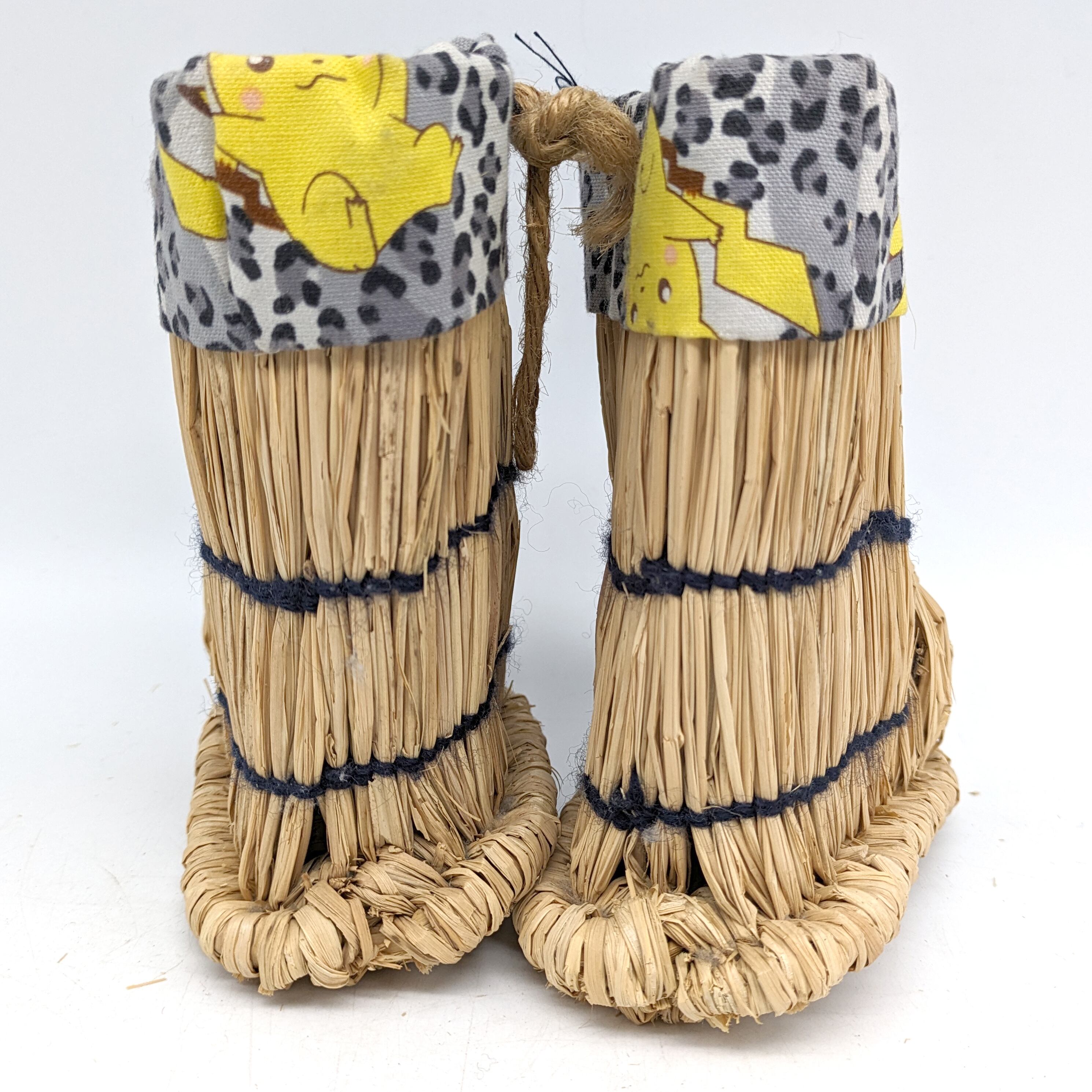 藁靴・わらぐつ・藁沓・雪靴・古民具・インテリア・黒紐・No.240218-24