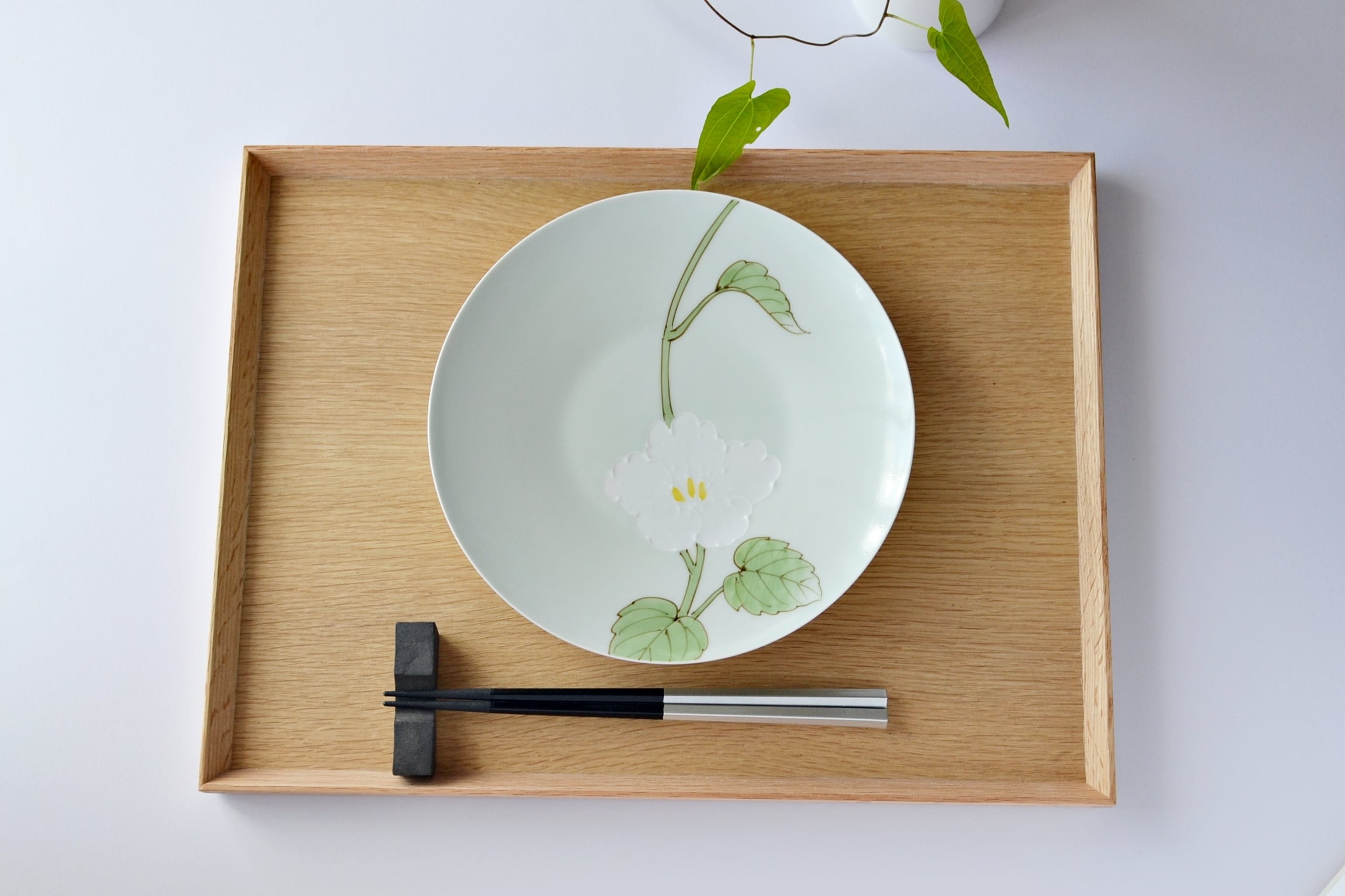 青磁釉 花かずらプレート 22cm Fuchigami Tojiki