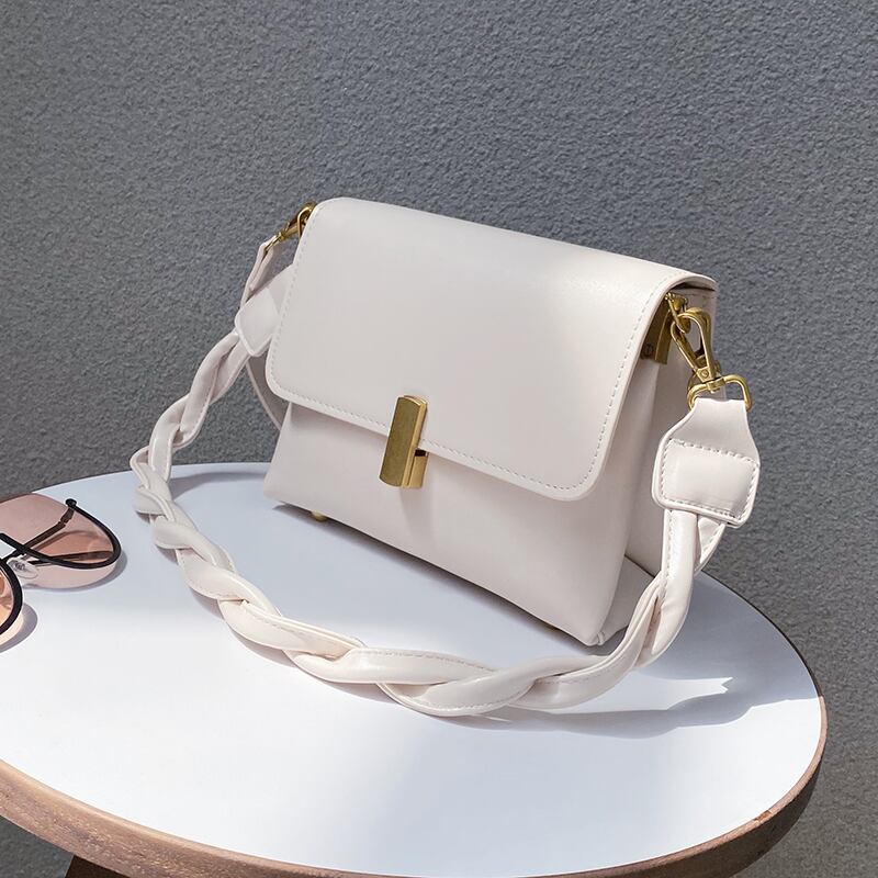 夏の新しいレディーススモールバッグ2020新しいトレンディなファッションバージョンのワイルドメッセンジャーバッグネットレッド人気の小さなスクエアバッグ 手作りハンドバック61239896191