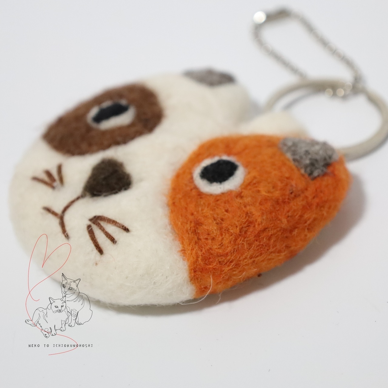 ハンドメイド 羊毛フエルトのキーチャーム 黒猫さん/三毛猫さん