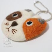 ハンドメイド 羊毛フエルトのキーチャーム 黒猫さん/三毛猫さん