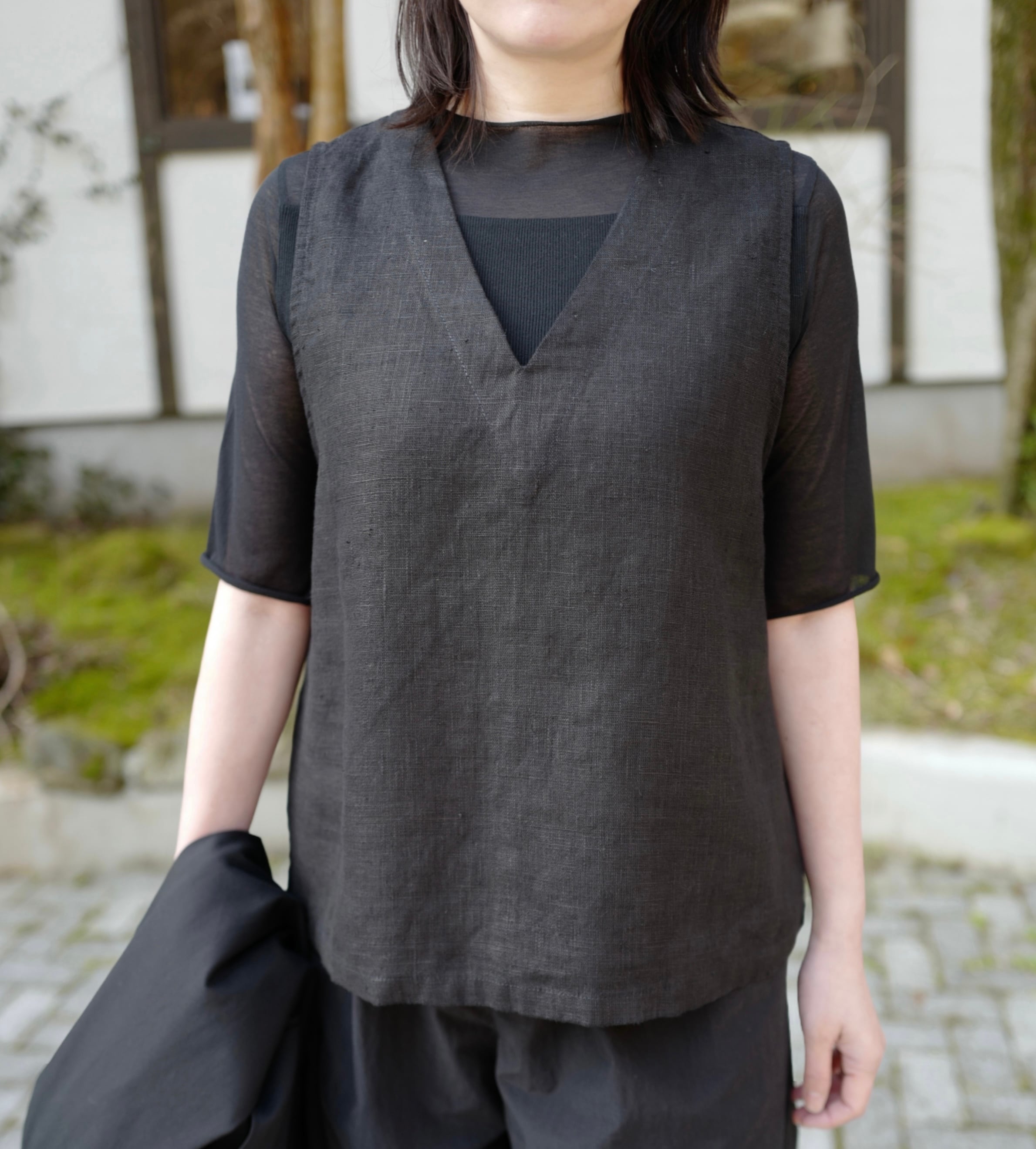 新品タグ付き　UNTITLED　ヴィスコースリネンベスト　ブラック黒　ジレ ベスト ジレ 「CLASSY.6月号掲載/洗える」リネンレーヨンストレッチ