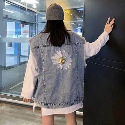 イチゴ刺繍ノースリーブベスト