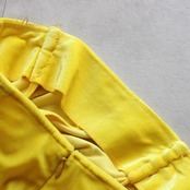 社交ダンス 衣装 スタンダード スカート レッスンウェア レディース レース イエロー系 黄色 キラキラ 練習着 シンプル 上品 気品 練習用スカート スタンダード用スカート ラテンではない ダンススカート フレアスカート マキシ丈 ロングスカート ウエストファスナー レース素材 光沢 ラメ調 目立つカラー 華やか イエローコーデ ダンスレッスン 社交ダンスレッスン スタンダード練習 衣装コーデ 大人可愛い 上品コーデ ダンス衣装 女性用 新品風 きれいめ フォーマル カラオケ衣装 発表会衣装 舞台衣装