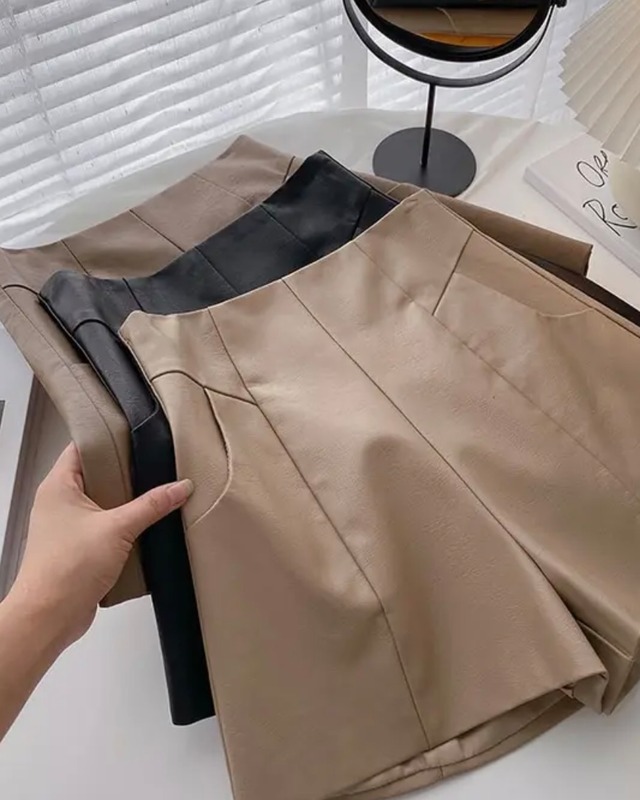highwaist leather short pants