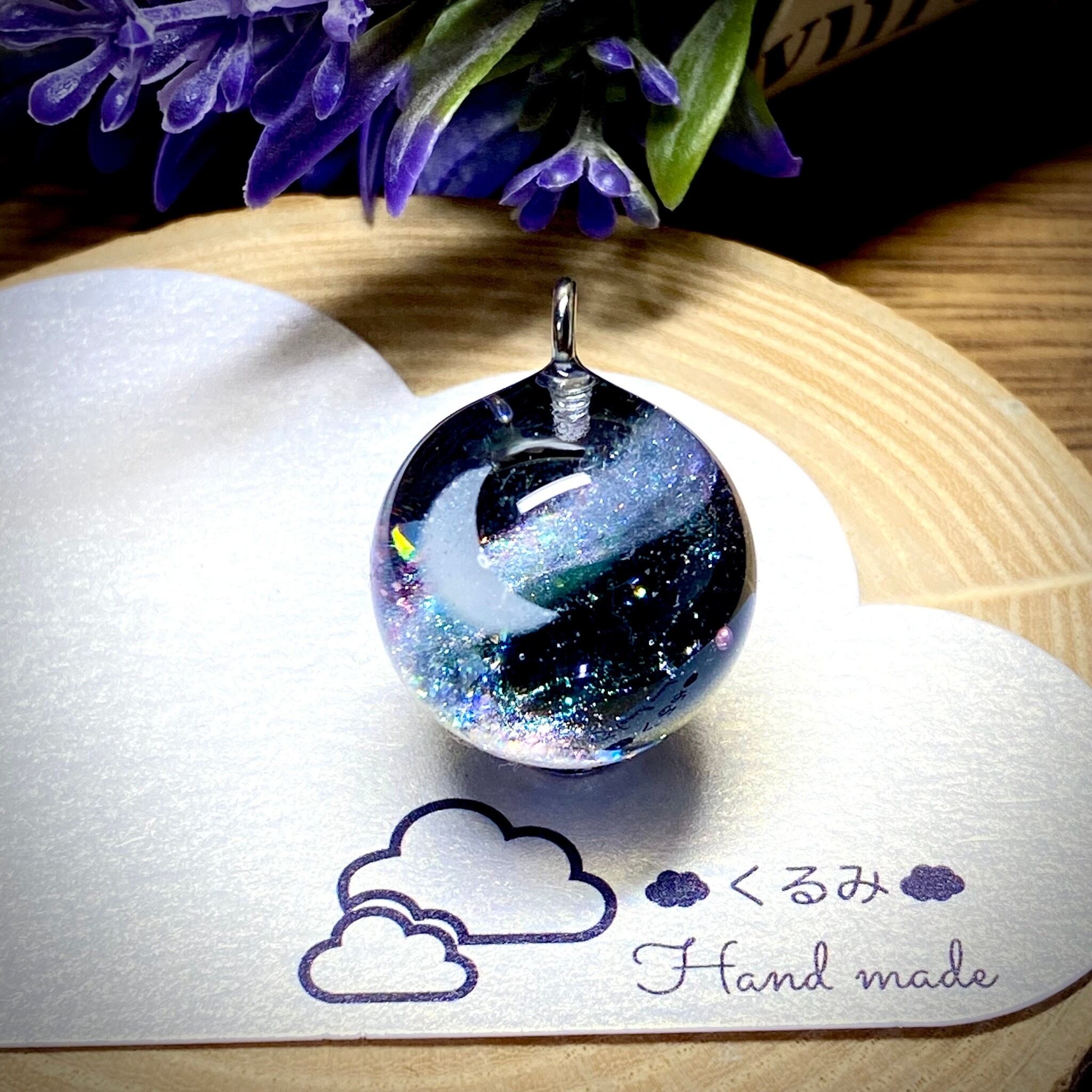 宇宙レジンペンダント 三日月と天の川 まん丸 シルバー