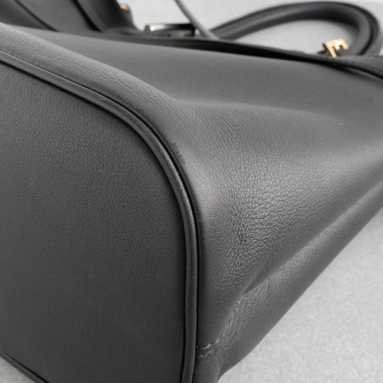 プラダ バックル ラージ レザー ハンドバッグ