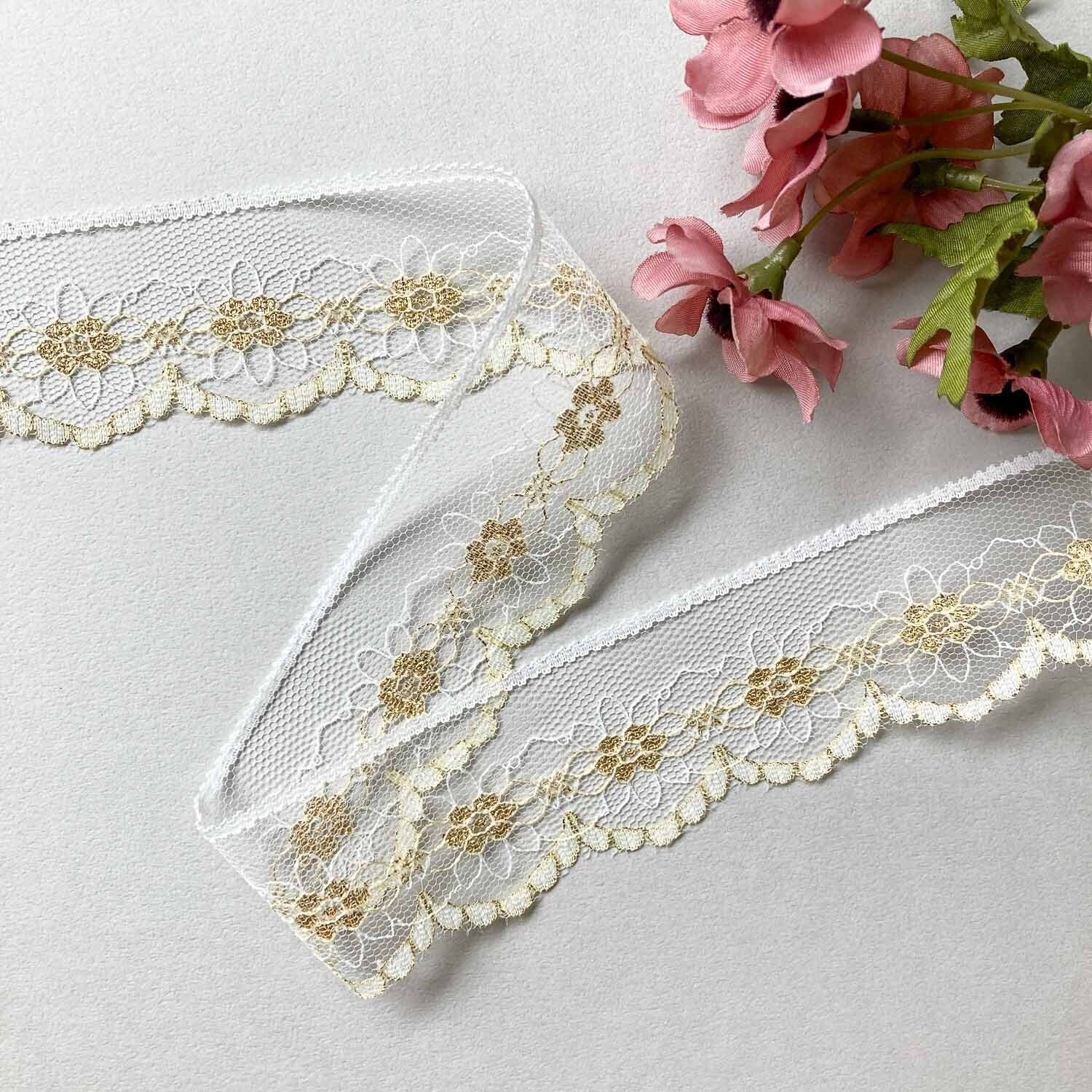 再入荷〉ゴールドお花模様入りの白いレース（50cm〜） | Dua