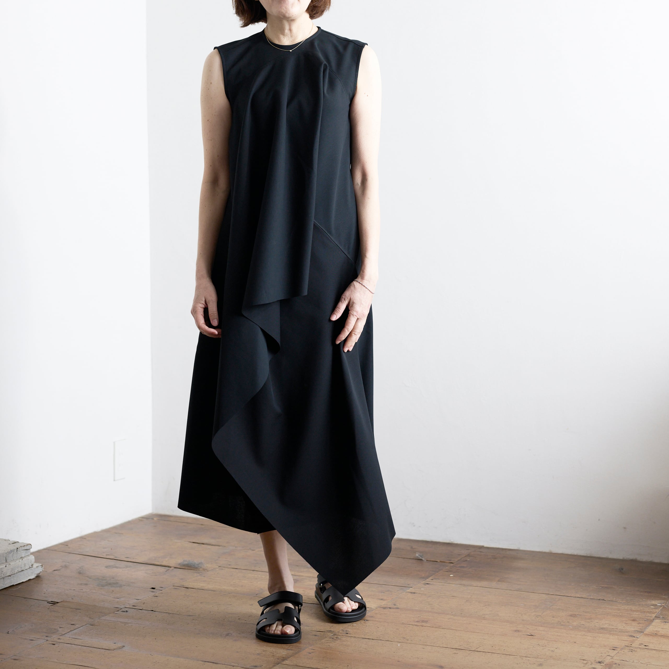 divka ディウカ 強撚SZ ソフトストレッチポンチ ノースリーブドレープワンピース DK29-CS03-D07 black