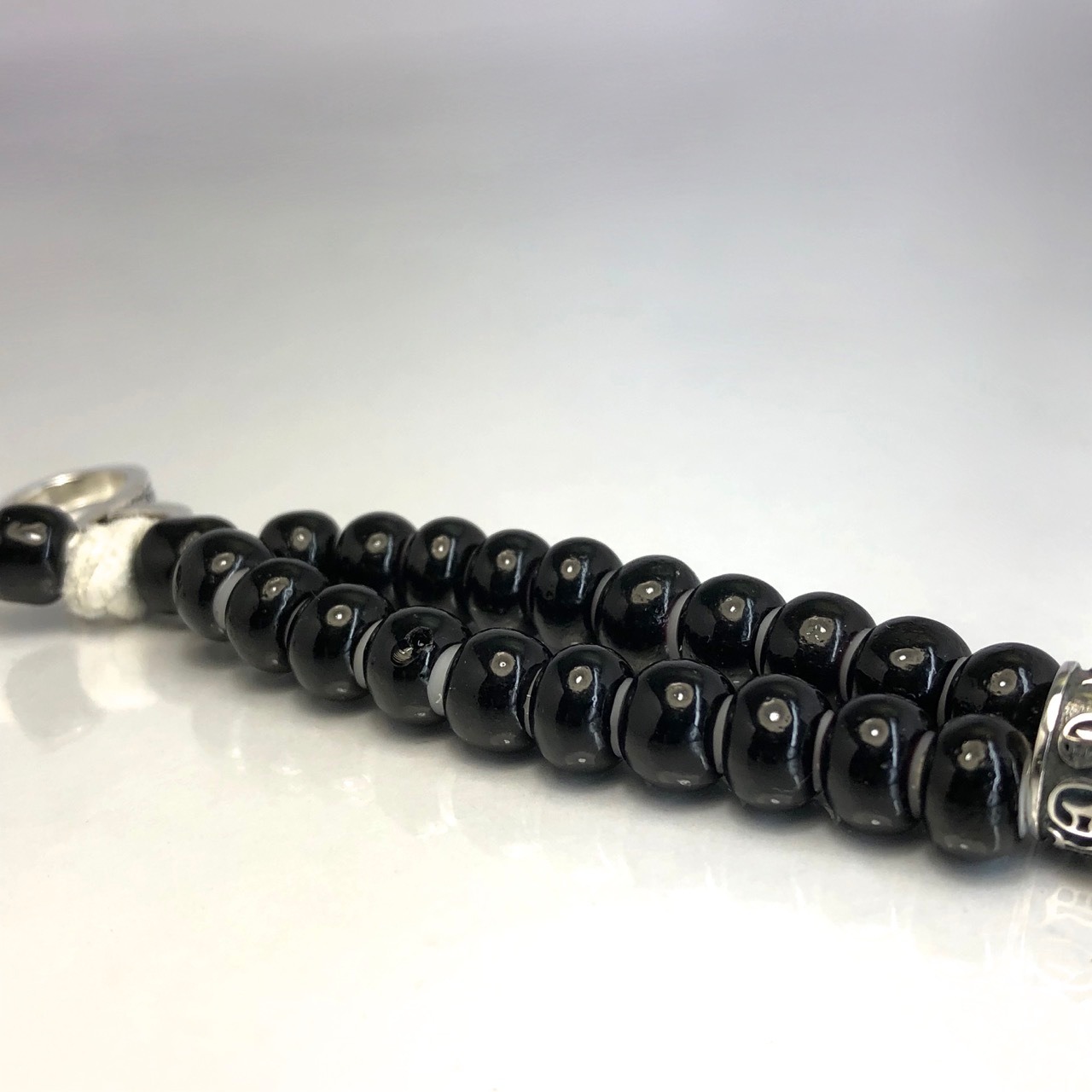 LEATHER BRACELET WHITE HEART BEADS [BLACK] / レザーブレスレット ホワイトハート・ブラック