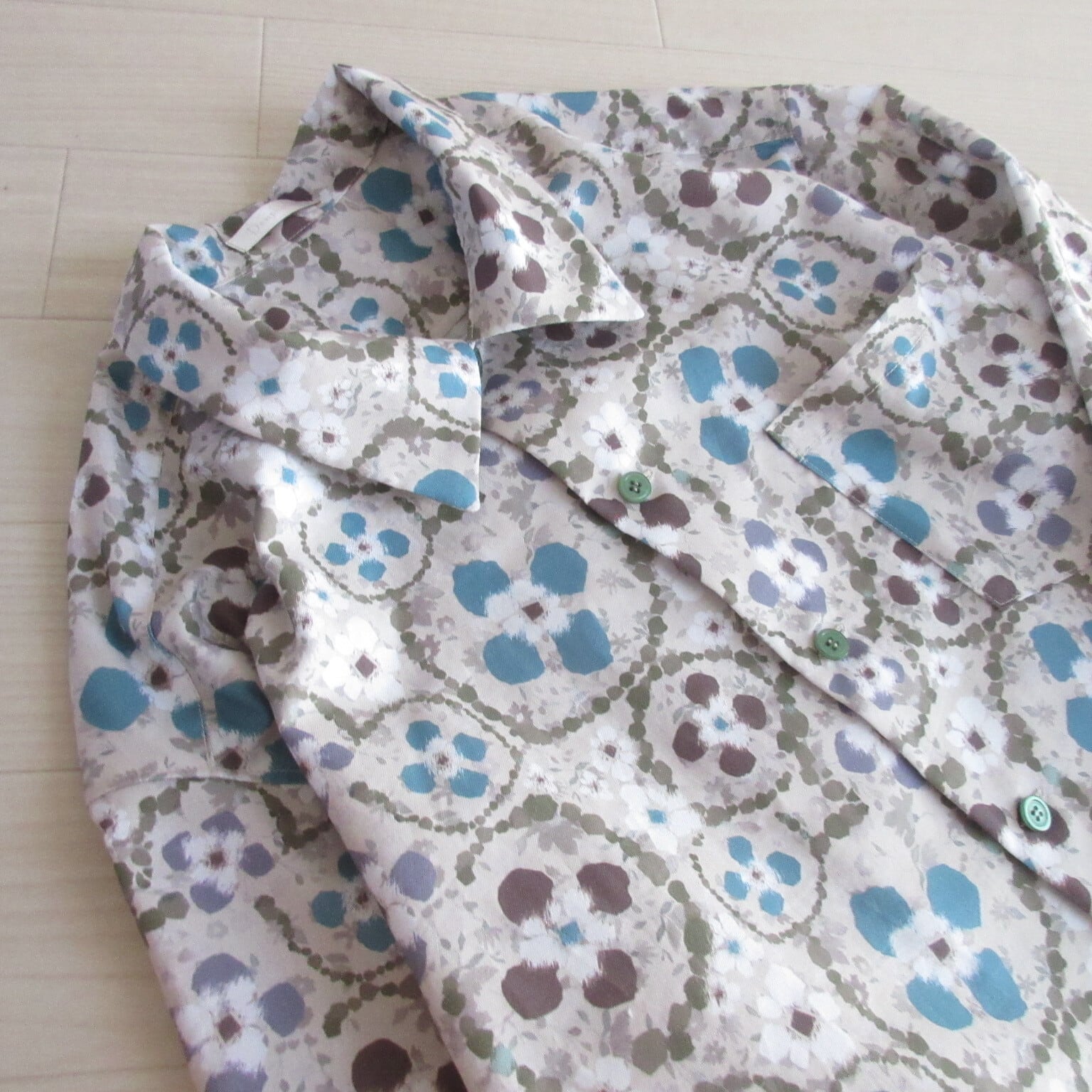 あじさい　男女兼用　総柄シャツ　長袖