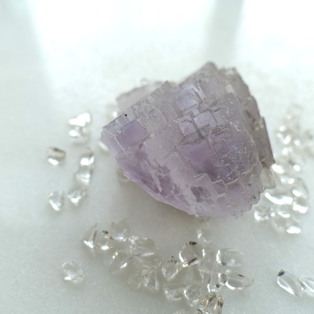 【直観力を高め、心を癒し、本来の叡智へ導く】パープルフローライト　A　クラスター　350　G10_9