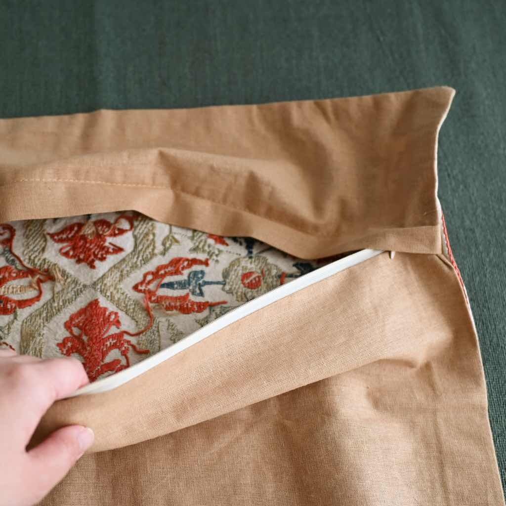 完売 】［ ウズベキスタンからの贈り物 ］スザニ刺繍クッションカバー