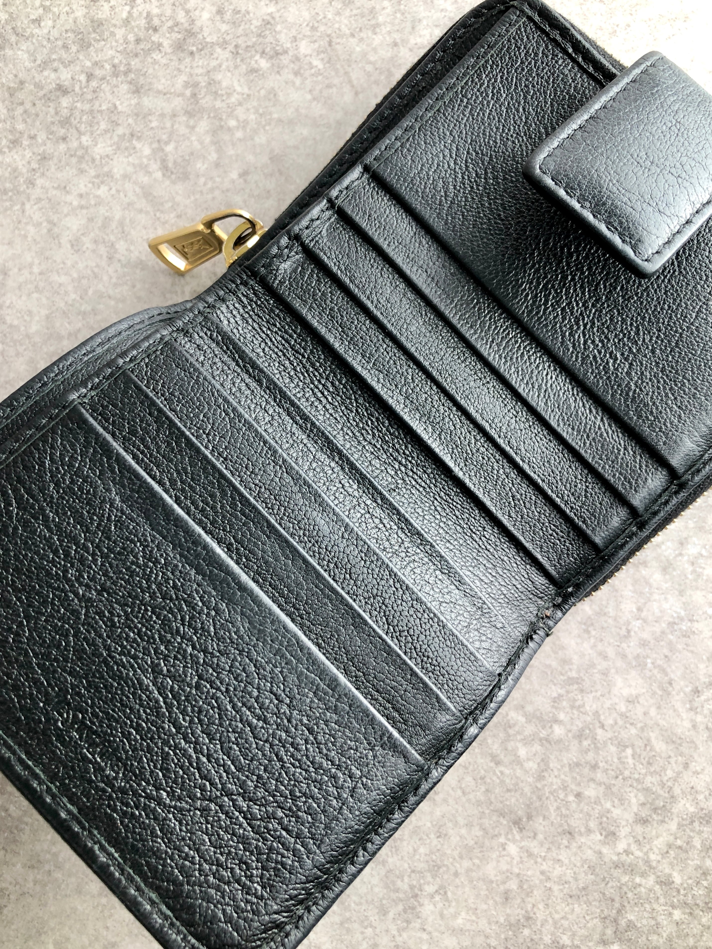 Yves Saint Laurent イヴ・サンローラン 財布 ブラック YSLロゴ レザー
