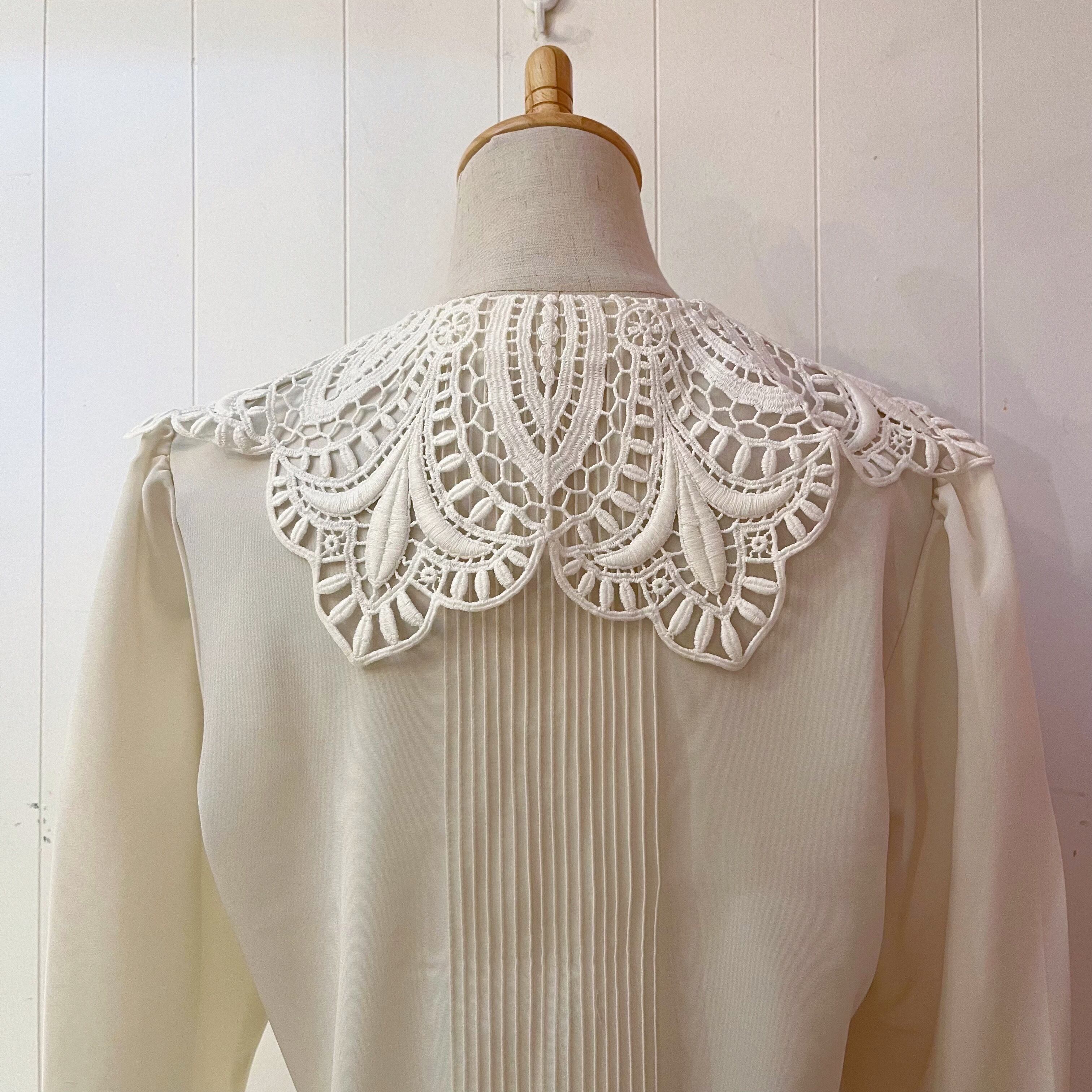 cream big lace collar blouse