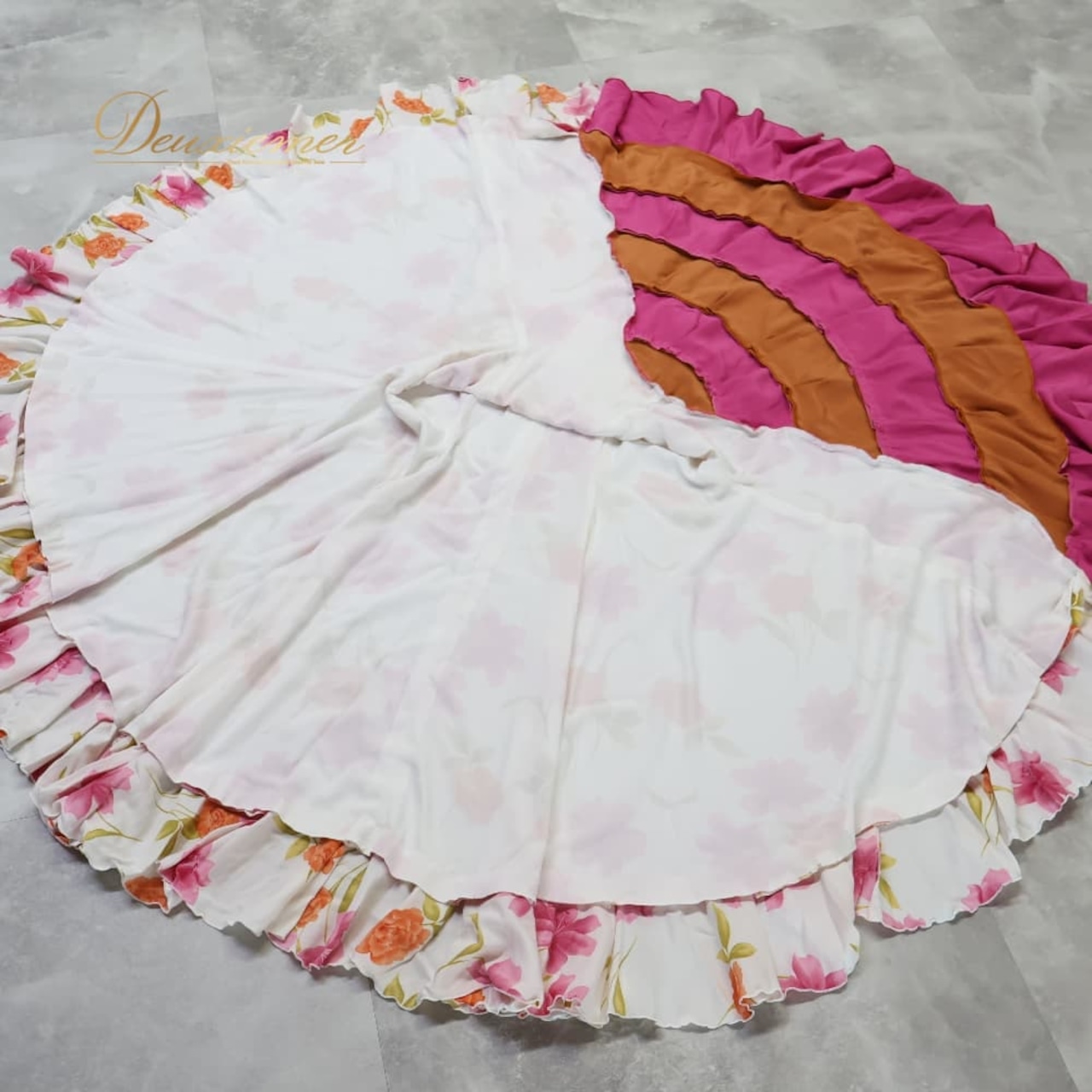 フラメンコ 衣装 ドレス ワンピース ホワイト系 ボランテ フリル 白 花柄 かわいい ダンス用 豪華 光沢 袖なし 明るい レディース 綺麗 きれいめ ノースリーブ フラワー 花 ステージ 舞台 発表会 派手 ピンク系 オレンジ系 グリーン系