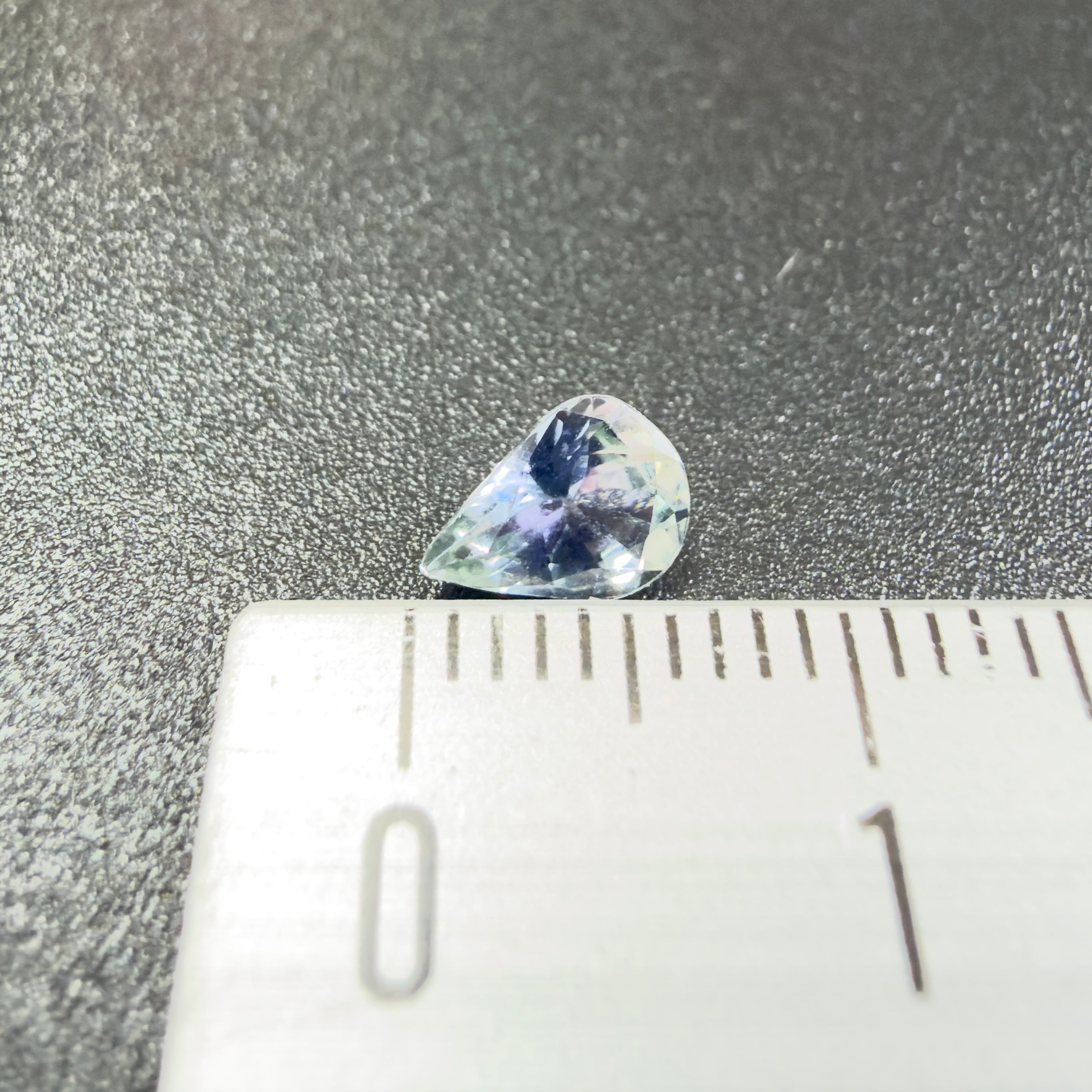 バイカラータンザナイト】 ルース タンザニア産 0.57ct | たからいし