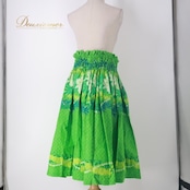 フラダンス衣装 パウスカート グリーン系 ハワイアンプリント アロハ フラ ダンス レッスン 練習 花柄 植物柄 シングル スカート 華やか 鮮やか かわいい おしゃれ ホワイト系 イエロー系 ネイビー系 黄緑 緑 白 黄 紺  演出衣装 リゾート コーディネート 大人かわいい レディース