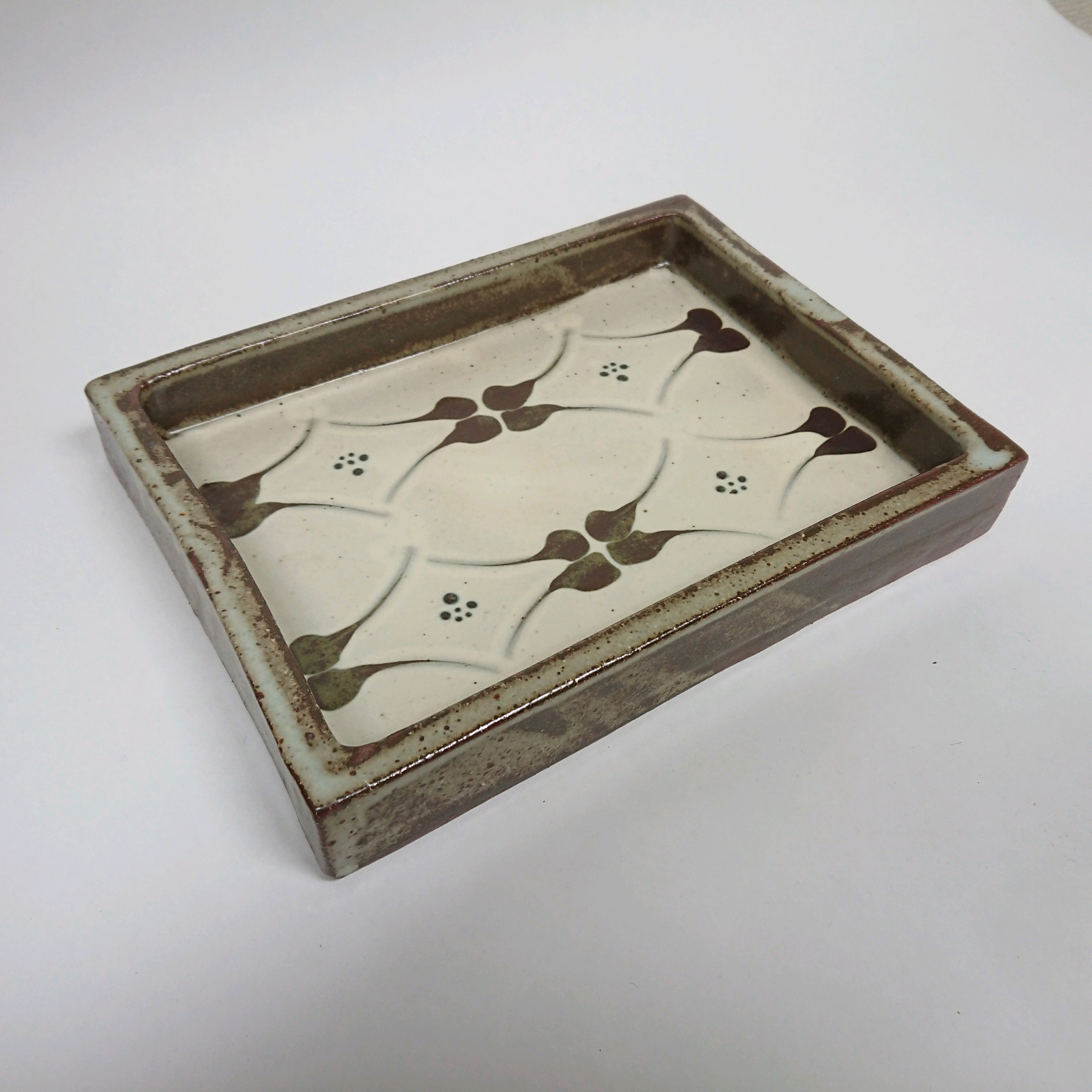 益子焼 神谷正一作 白掛梅文角皿 未使用品 | coshiki