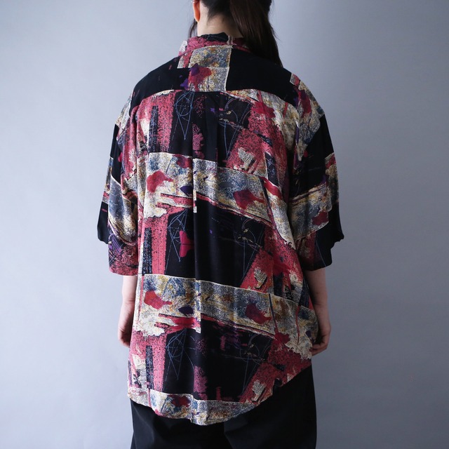 "GOOUCH" psychedelic full art pattern over silhouette h/s shirt