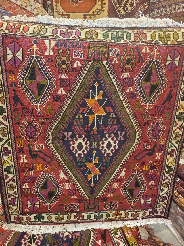 絨毯クエスト50【No.17】Varni ※現在、こちらの商品はイランに置いてあります。ご希望の方は先ずは在庫のご確認をお願いします。