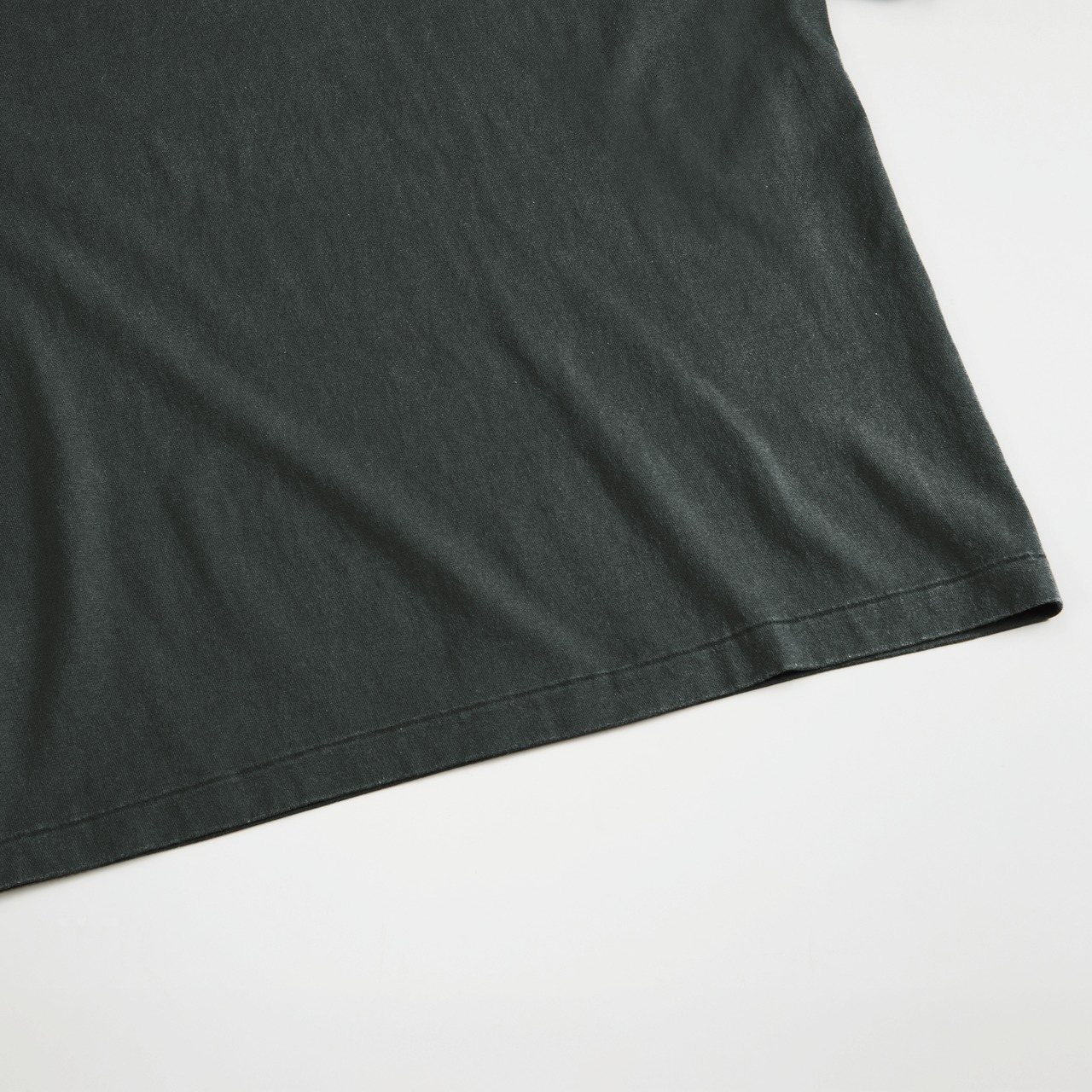 WANT egg TEE [フェードホワイト]