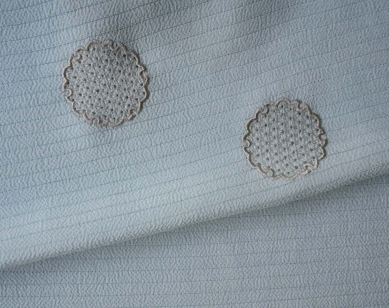 【衿秀・夏用帯揚げ】水色 雪輪スワトウ刺繍 絽ちりめん帯揚げ 260615①