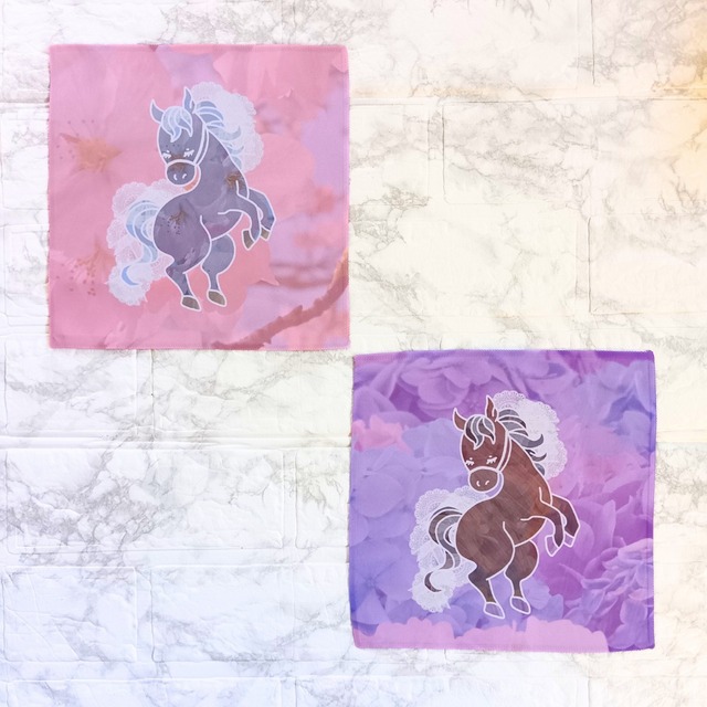 華やかなお馬なデザインのマルチクロス