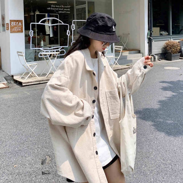 コーデュロイ 長袖 オーバー シャツ ジャケット アウター 上着 ミディアム丈 袖あり 長袖 ボリューム袖 ドロップショルダー 襟付き ポケット 前開き かわいい 大人可愛い シンプル カジュアル 大人 おしゃれ お洒落 かっこいい 大人女子 こなれ感 メンズライク ルーズ 無地 春 秋 10代 20代 レディース 通勤 学生 通学 デート お出かけ 女子会 休日 旅行 着回し 普段使い 重ね着 韓国 韓国系 オルチャン ゆったり ゆる サイズ S M L XL 色展開 黒 ブラック アプリコット