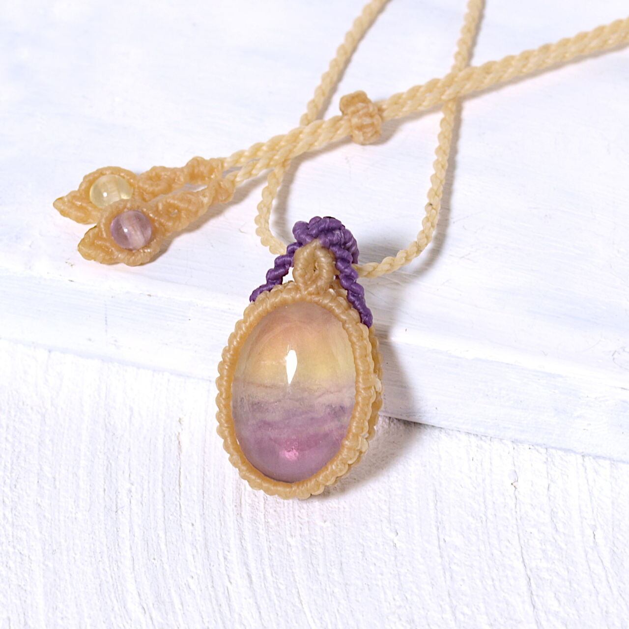 フローライトのマクラメネックレス フローライトのオーバルルースを包んだマクラメネックレスNo.12（バイ