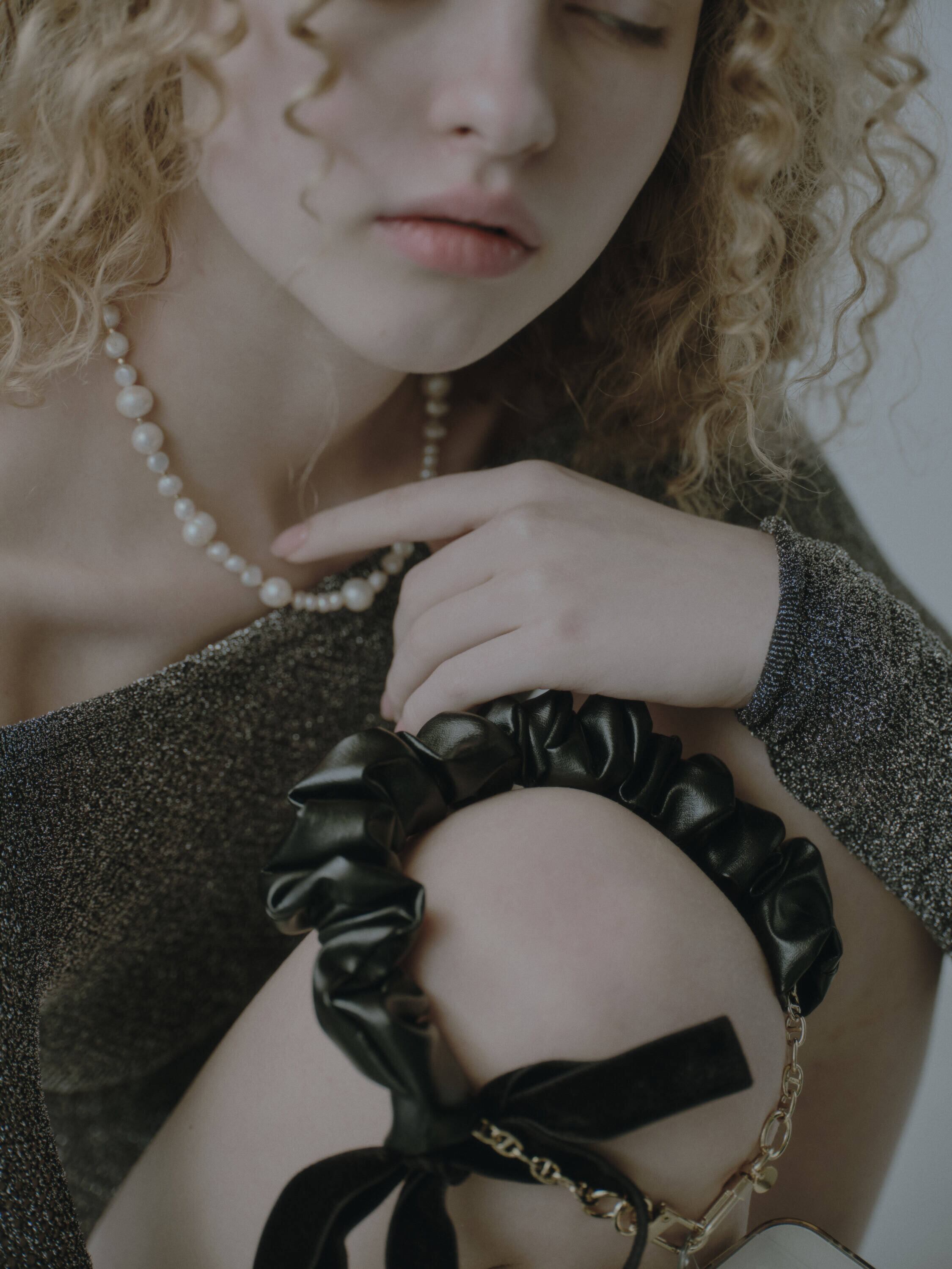 chouchou leather short strap 2way black | uiqut（ユイクト）