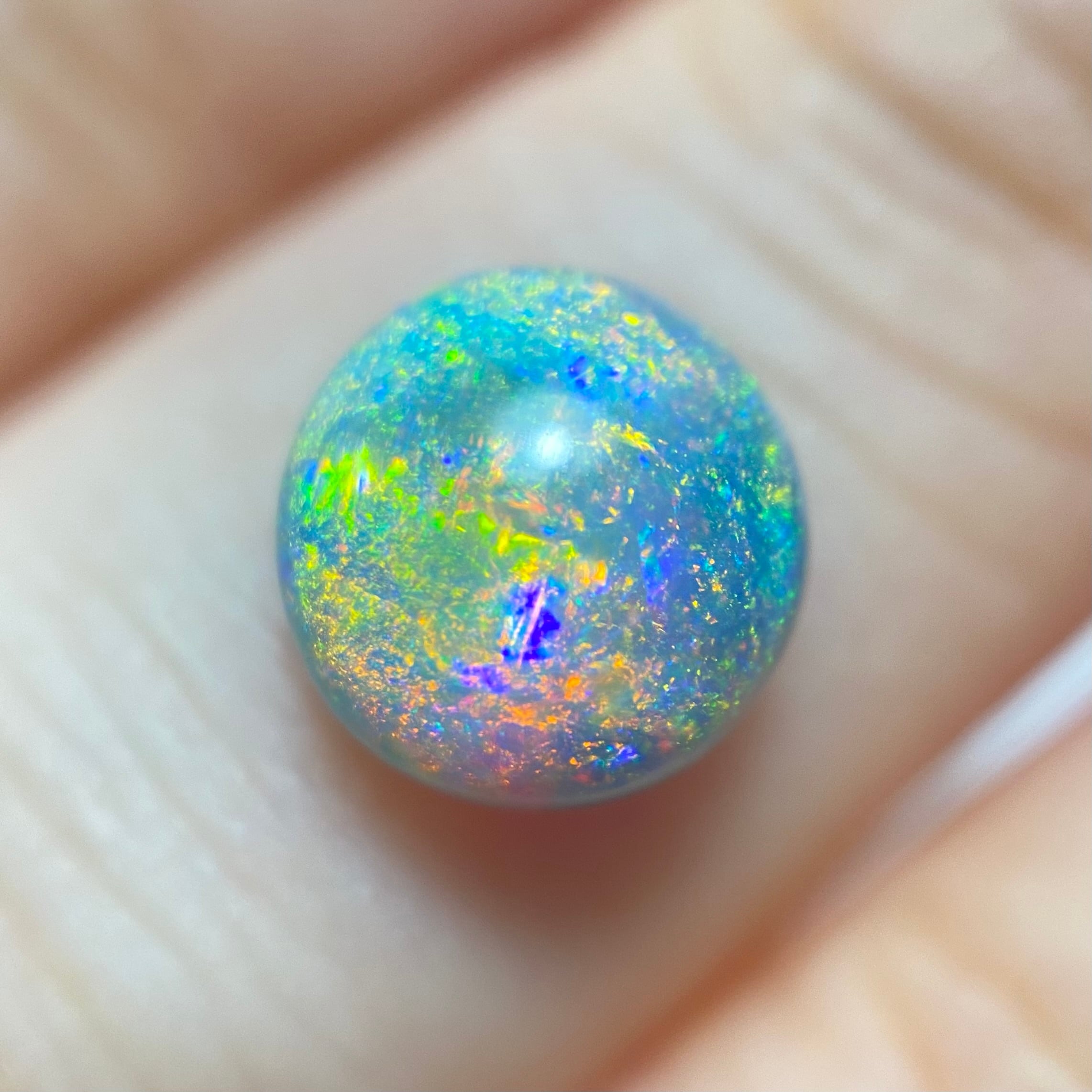 ギャラクシーなイリデッセンスを楽しむ両面ブラックオパール