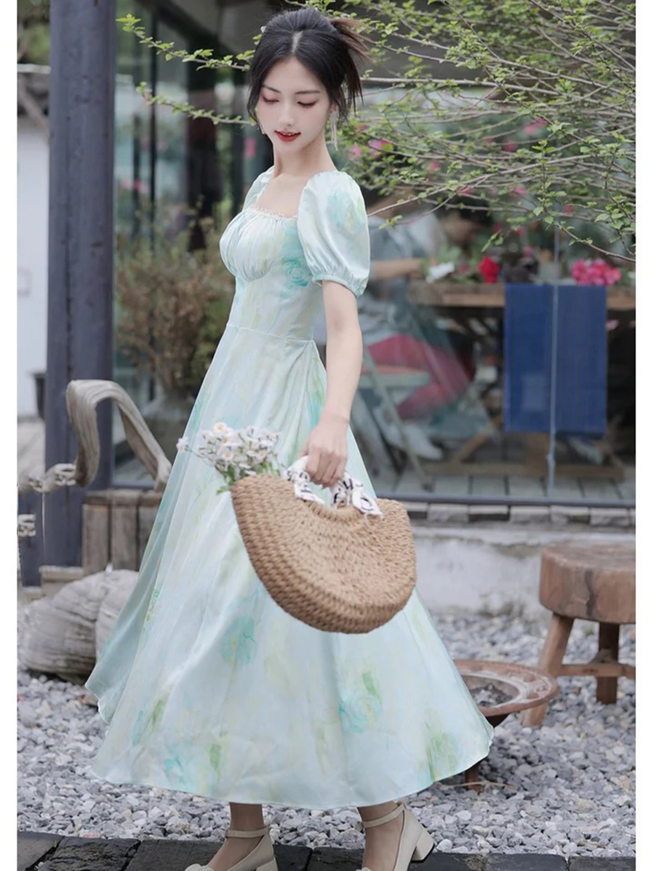 【0019】Square Neck Green Leafn Short Sleeve Dress