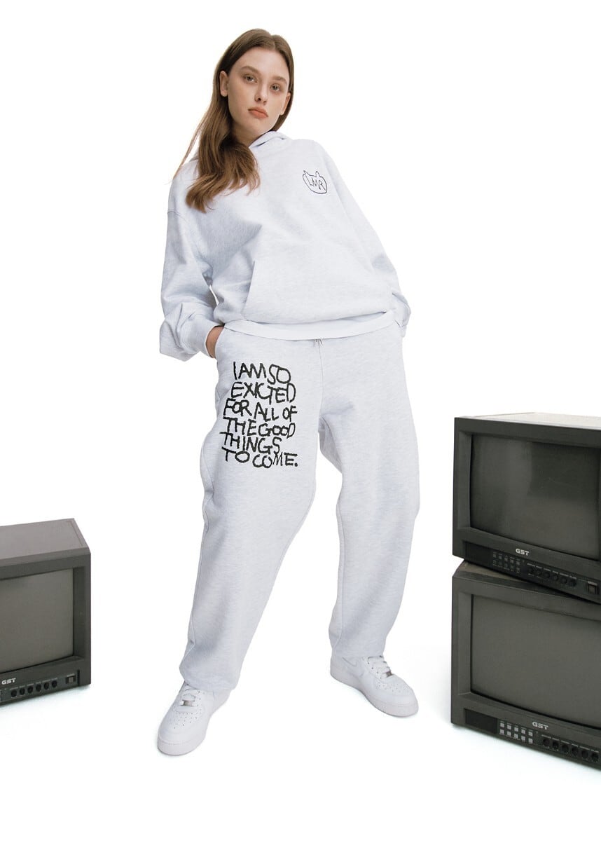 ☆LE SSRAFIM チェウォン 着用！！【LMR】DRAWING LETTERING SWEAT