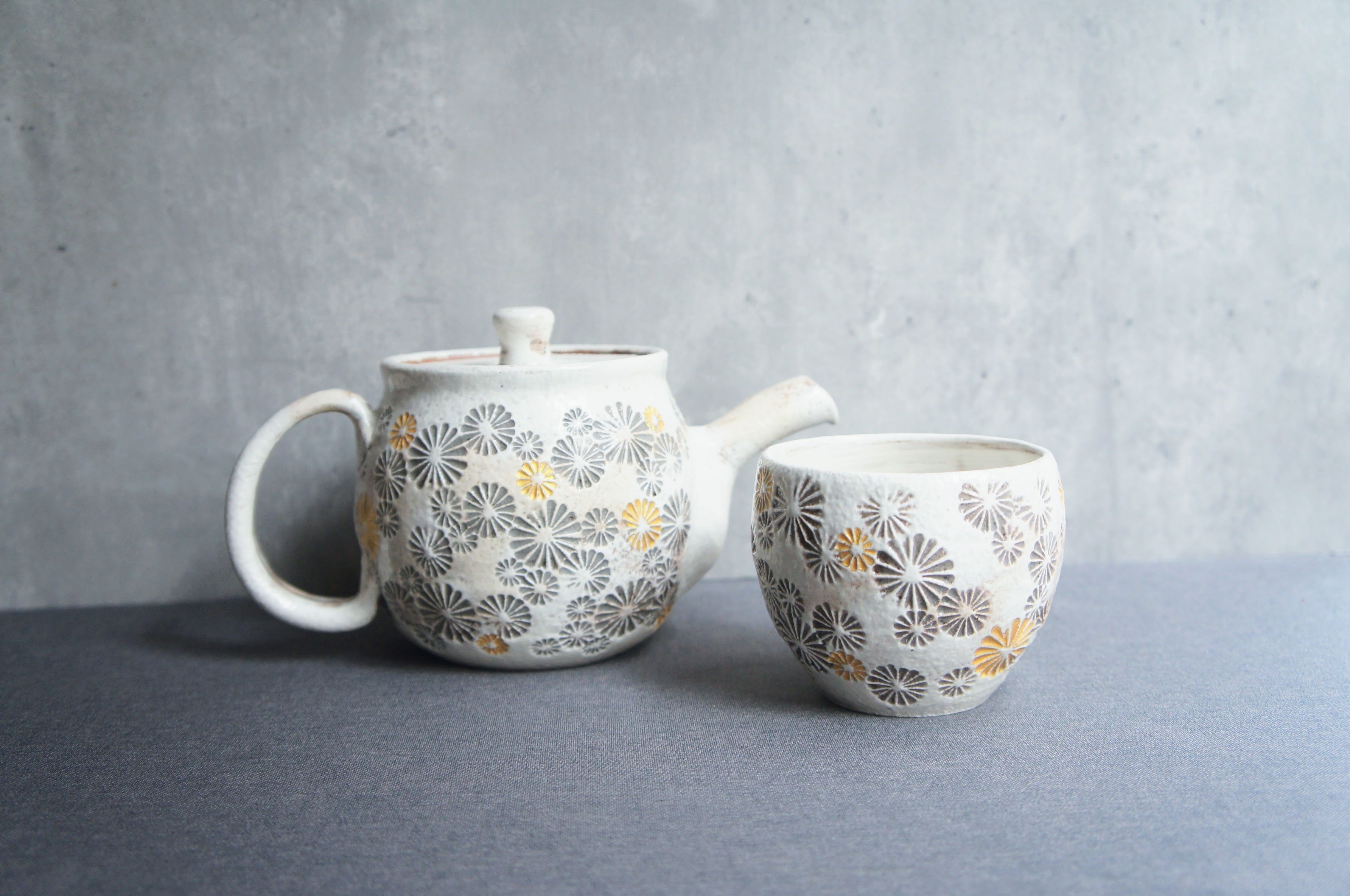 綿島康浩陶工房 金彩三島 急須 | 器とライフスタイル雑貨 KOGU