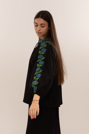 ウクライナ刺繍ヴィシヴァンカ　手刺繍　レディース・フリーサイズ