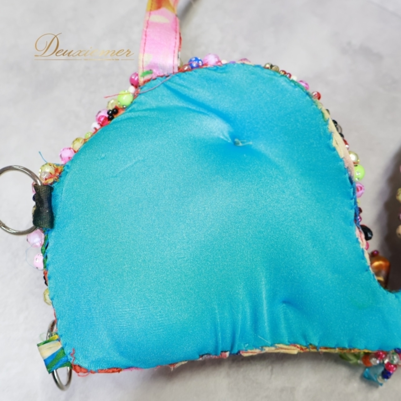 ベリーダンス オリエンタル衣装 上下セット レッド系 NASER ABBAS カラフル ラインストーン ビーズ フリンジ 赤 青 紫 黄 トップス スカート 巻きスカート ポップ 鮮やか 華やか ブルー系 ピンク系 ホワイト系 イエロー系 パープル系