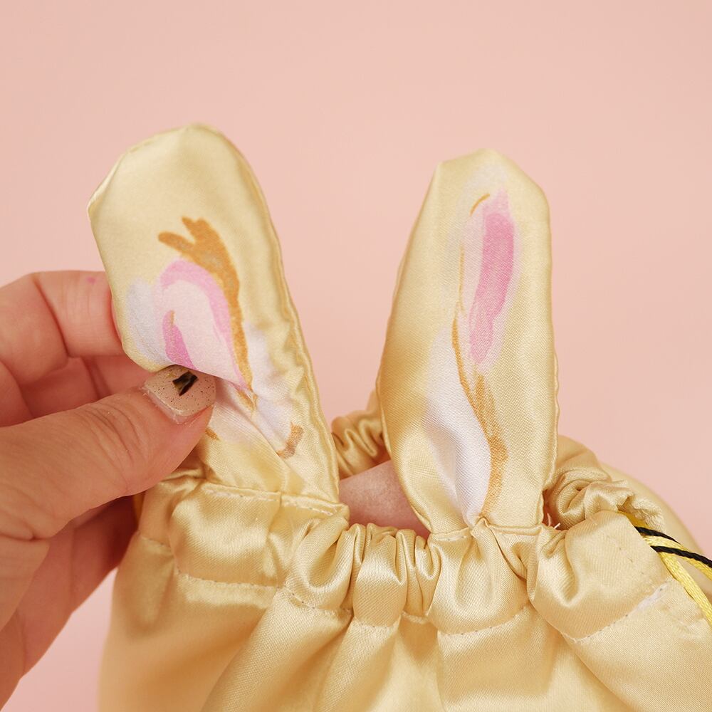 ナタリー・レテ サテンうさぎ巾着ポシェット | 世界のかわいいもの