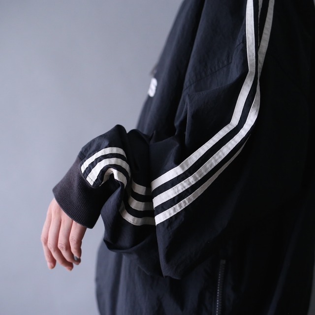 "adidas"  刺繍 logo over silhouette nylon pullover