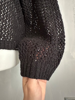 透かし編みキーネックプルオーバー／ブラック