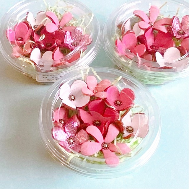 【革の花畑カップ】ピン加工8種の花入りカップ(ピンクカラー)
