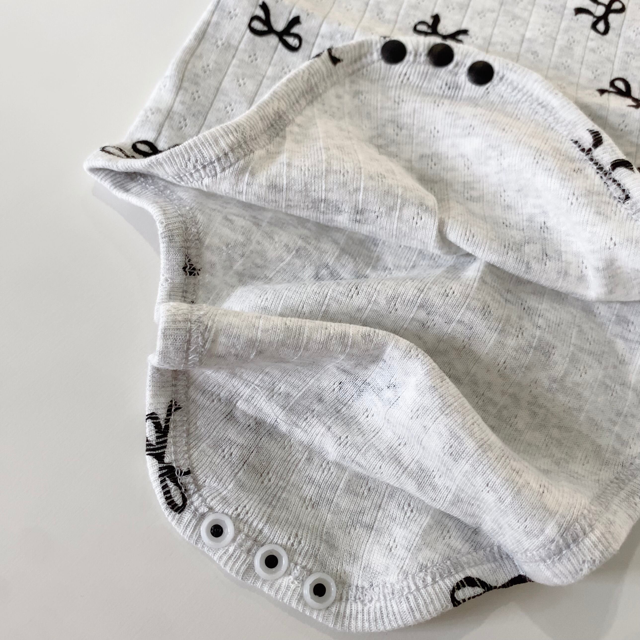 モノトーンリボンロンパース