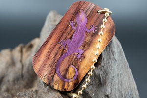 【王室御用達 】 キングウッド ドッグタグ 象嵌 木登りトカゲ