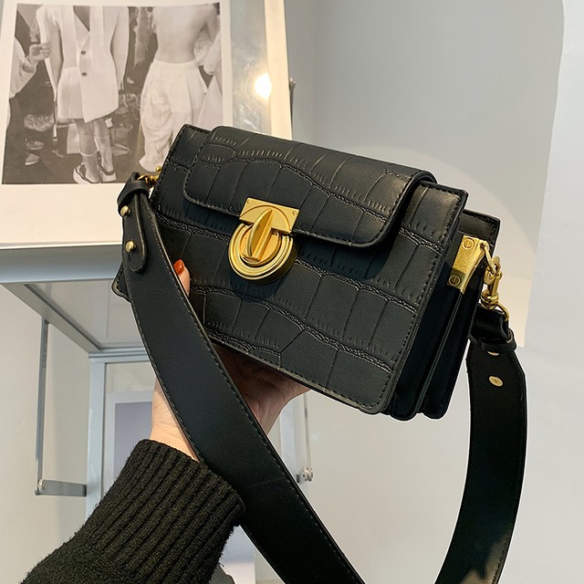 オータムウィンターショルダーバッグレッド 秋物 冬物 スクウェア 手作りハンドバック67173775395